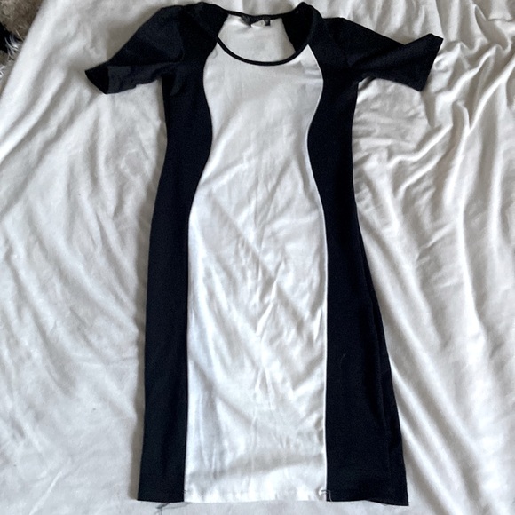 Stretchable dress with sliming side stripes - Picture 1 of 2